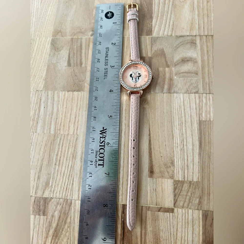 Disney ladies rose gold tone Minnie Mouse watch NEW BATTERY